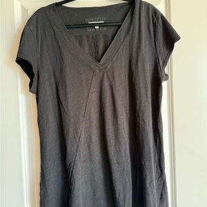 Elegant Black V-Neck Short Sleeve Tee